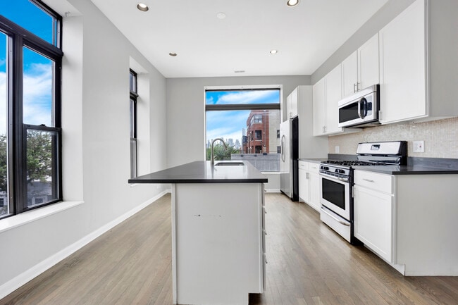 Building Photo - 430 N Noble St