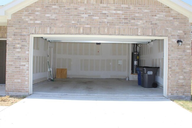 Building Photo - 6416 Bishop Dr