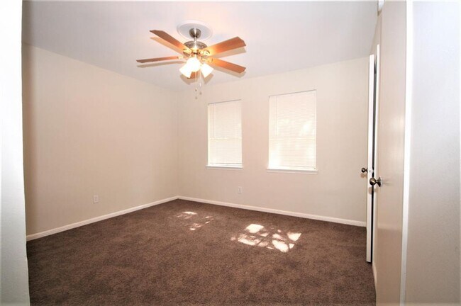 Building Photo - 850 Threadneedle St