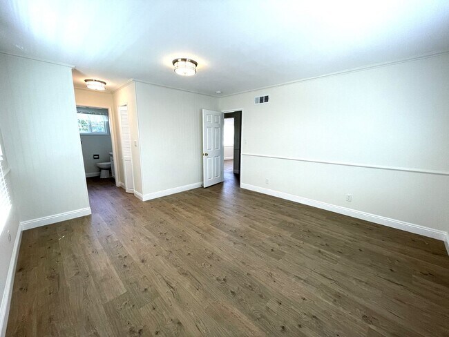 Building Photo - Charming updated 3-bedroom home with a/c near Victor Park