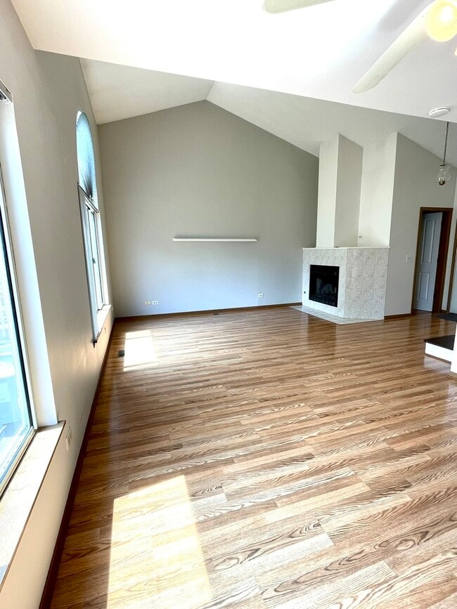 Building Photo - 8 Crabapple Ct