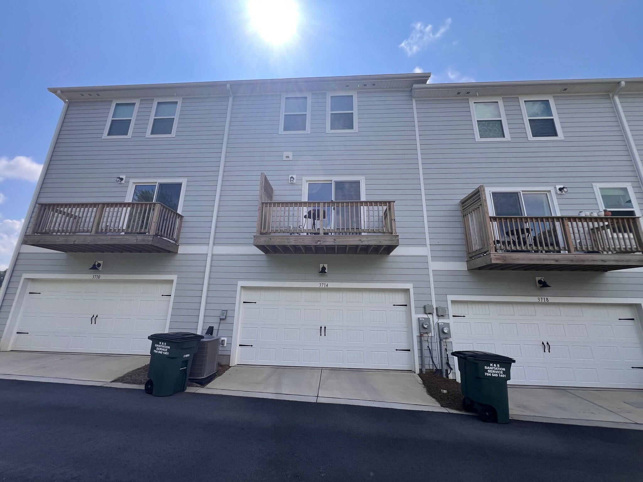 Building Photo - Room in Townhome on Memorial Pkwy