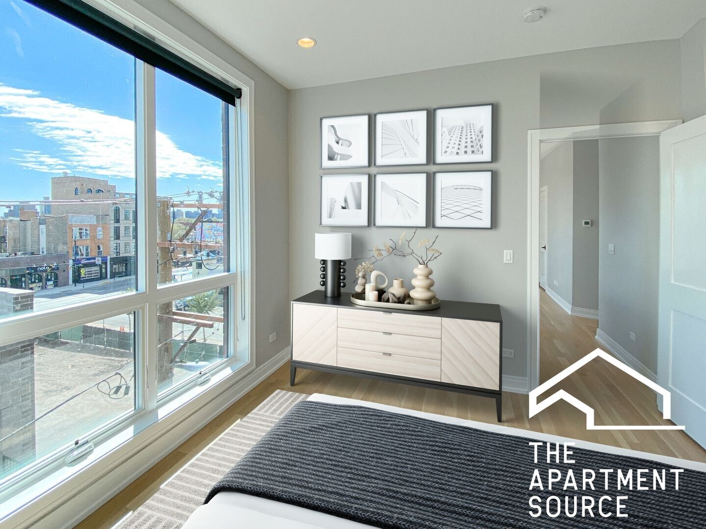 Building Photo - 1050 W Cornelia Ave