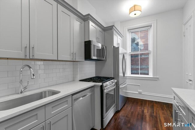 Building Photo - 284 Orange St