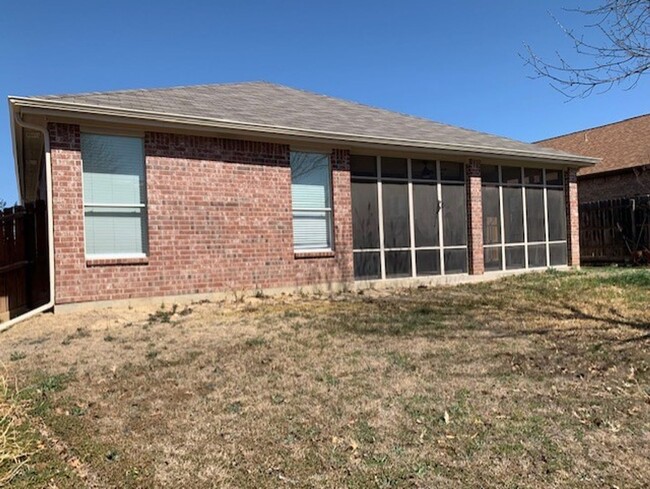 Building Photo - Coming soon! 3 Bedroom, 2 Full Bath Home i...