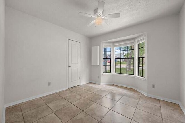 Building Photo - 4 Bedroom Single Family Home in Pflugerville