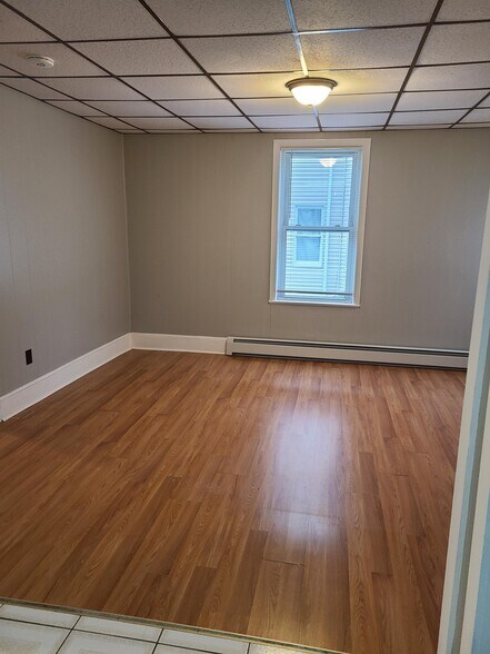 Building Photo - 17 Stearns St