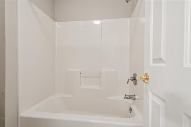 Building Photo - Spacious home in Fernbrook community and J...