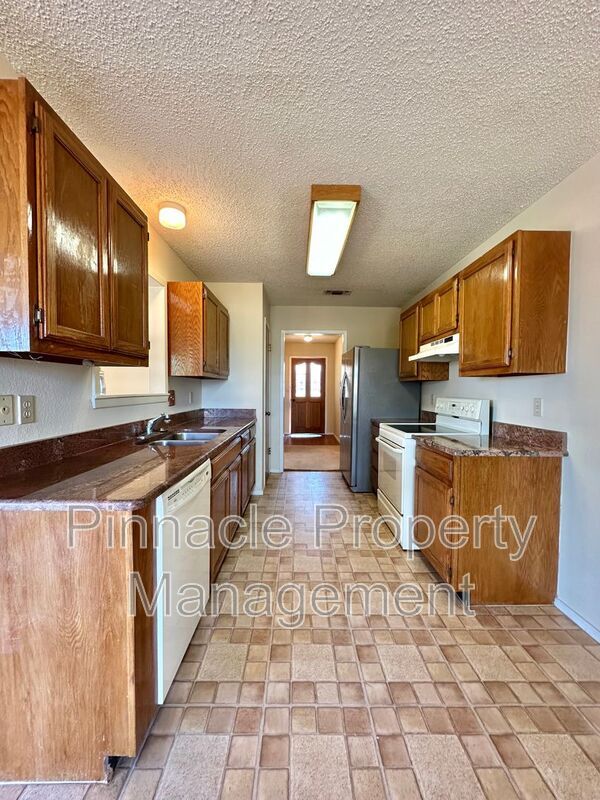 Building Photo - 5818 Davenport Dr