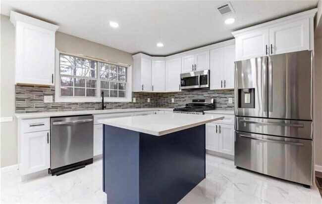 Building Photo - 934 Bay Ridge Dr