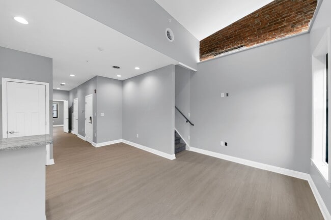 Building Photo - 560 Madison Ave