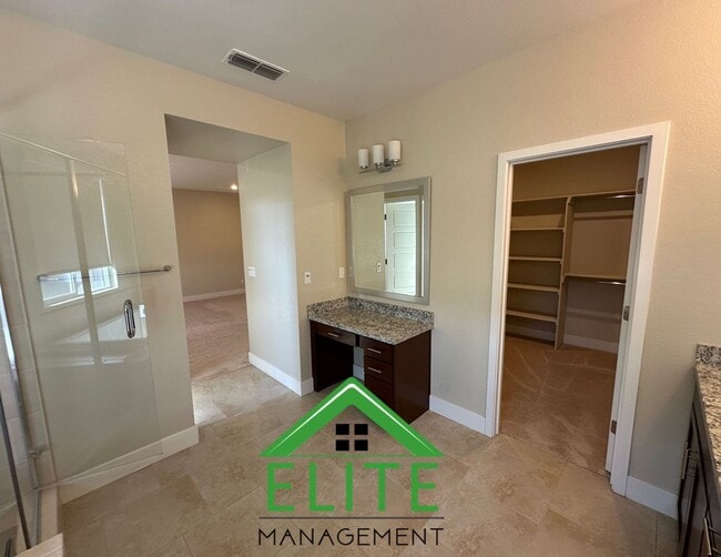 Building Photo - Charming and Spacious Home in Desirable El...