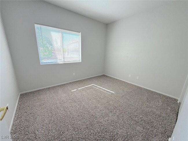 Building Photo - 5655 E Sahara Ave