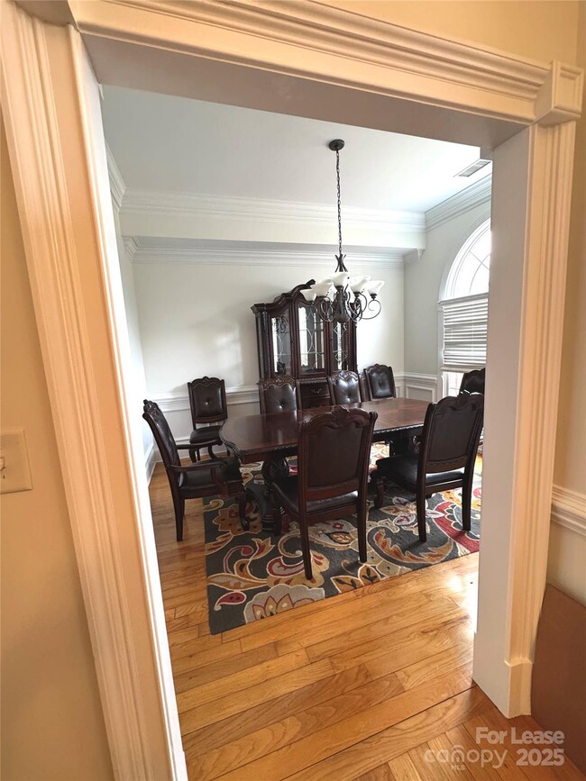 Building Photo - 5919 Newell Dr