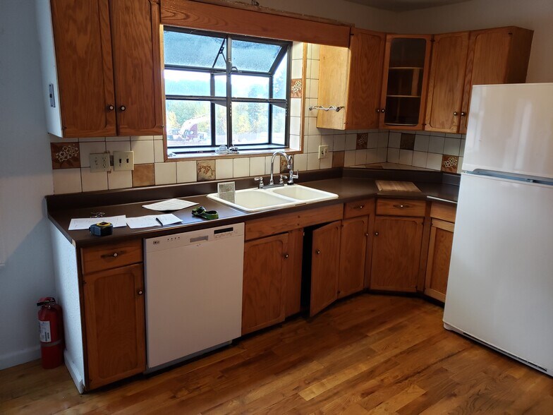 Building Photo - 128 Karlann Dr