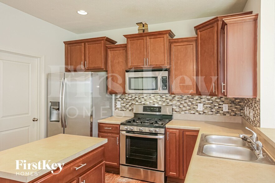 Building Photo - 5880 Crowley Pkwy