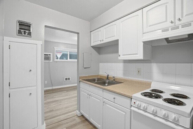 Building Photo - 547 E Fairview Ave