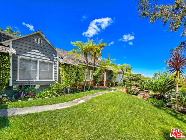 Building Photo - 3690 Crownridge Dr