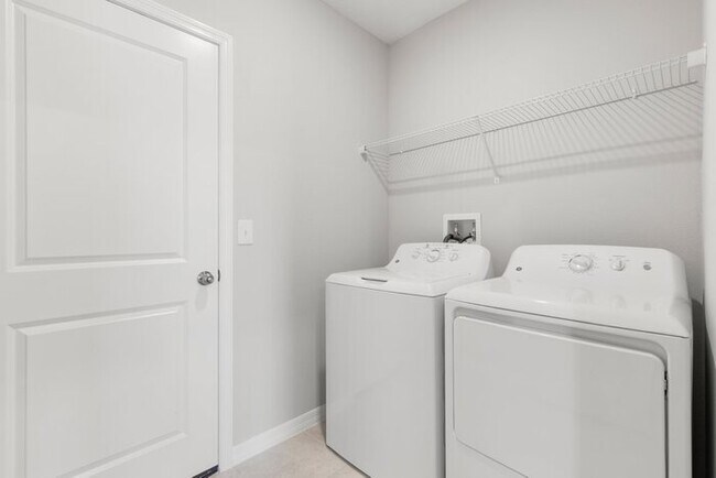 Building Photo - LIKE NEW 5 Bedroom Home for RENT in Touchstone!