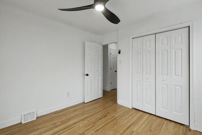 Building Photo - 2106 N Camac St