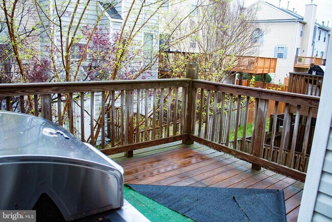 Building Photo - 2095 Pawlet Dr