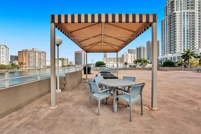 Building Photo - 1965 S Ocean Dr