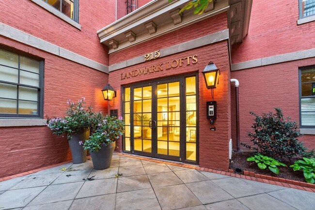 Building Photo - Available Now! High End 2 Bed 2 Bath in Luxury Building with Pool, Gym, Parking