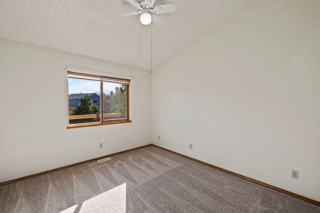 Building Photo - Sundown Rancher with Mountain Views, Walk-...