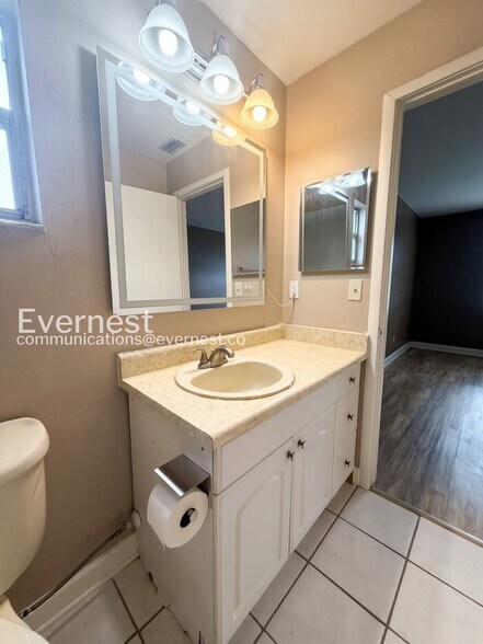 Building Photo - 12849 Tallowood Dr