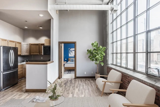 Building Photo - 611 N Park Ave