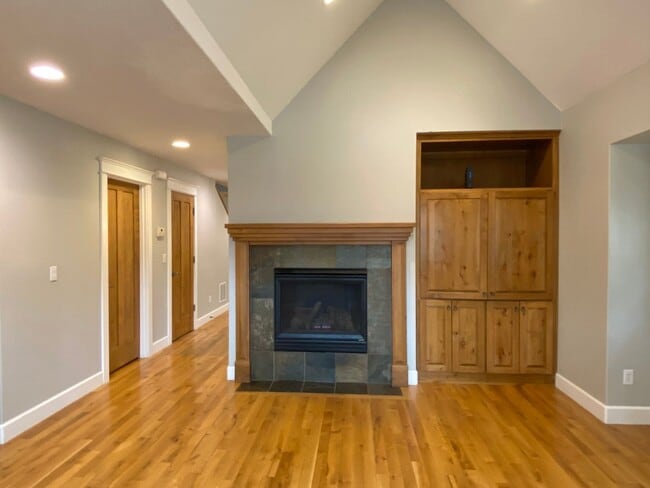 Building Photo - Northwest Crossing Gem! Bonus Office and Family Room