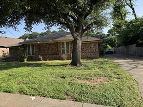 Building Photo - 905 Bluebird Dr