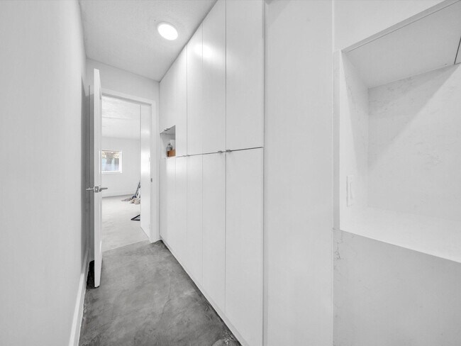 Building Photo - 1721 N 16th Ct