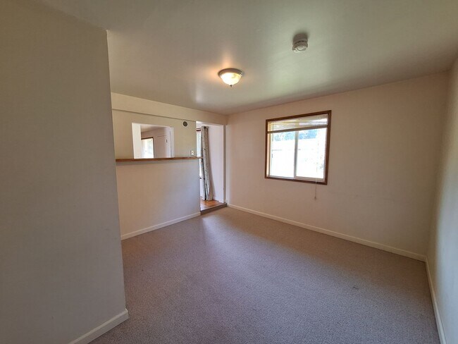 Building Photo - 5867 Madrona Dr