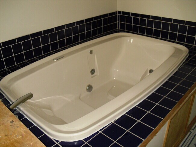 Building Photo - 1502 Centre Ave