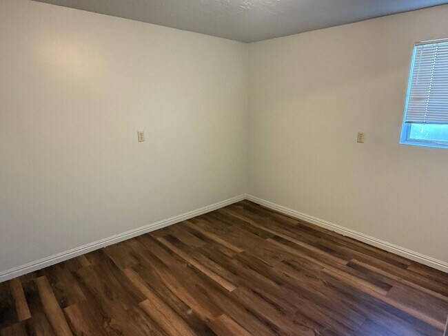 Building Photo - Great home with 2 car garage, deck and shed, fenced yard in Roy for rent