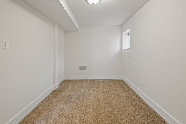 Building Photo - 3614 N Hoyne Ave