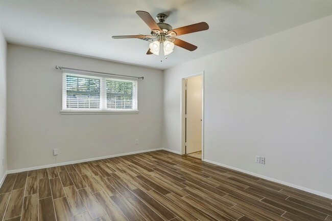 Building Photo - 10403 Raritan Dr
