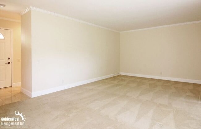 Building Photo - Charming 1Bdm 1Ba Condo in La Jolla