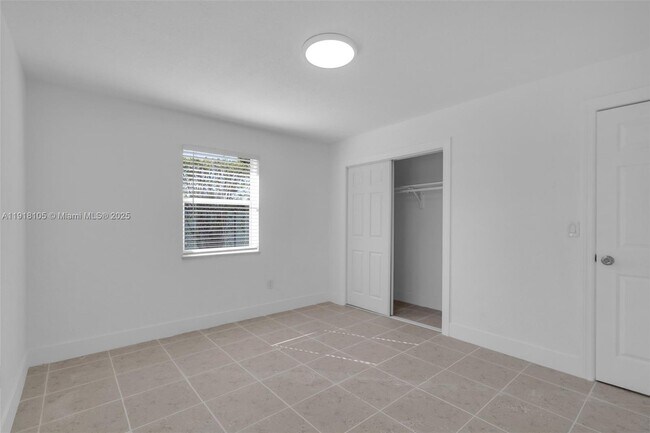 Building Photo - 124 SE 2nd Terrace