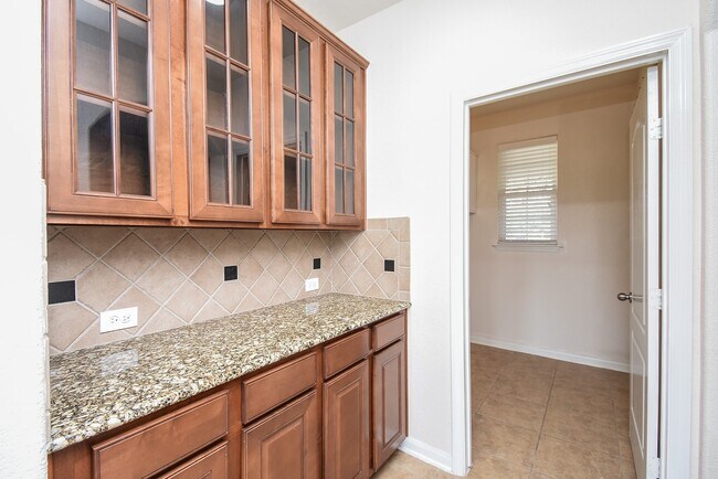 Building Photo - 6203 Ledger Ln