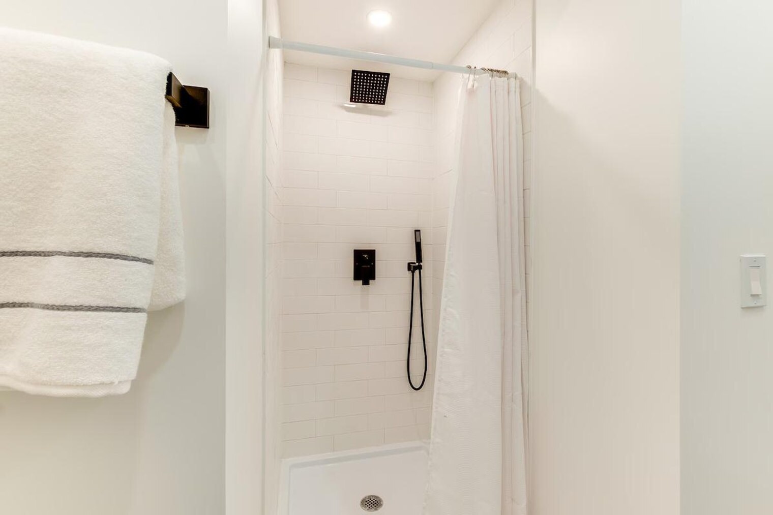 Building Photo - 1032 McLean Ave