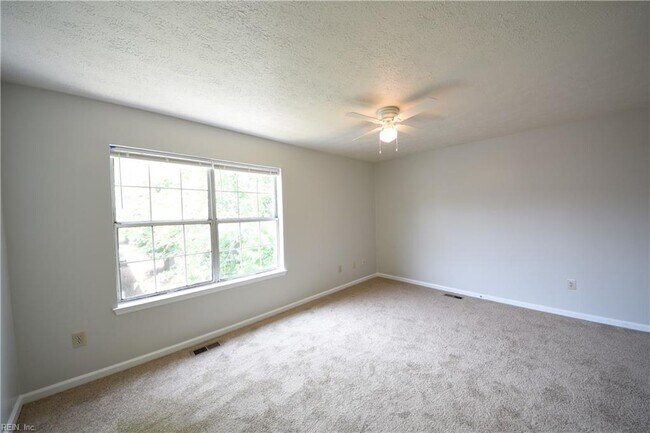 Building Photo - 313 Gaylor Ln