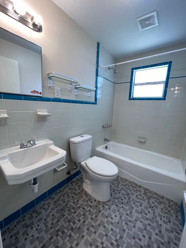 Building Photo - 12504 Forest Hills Dr