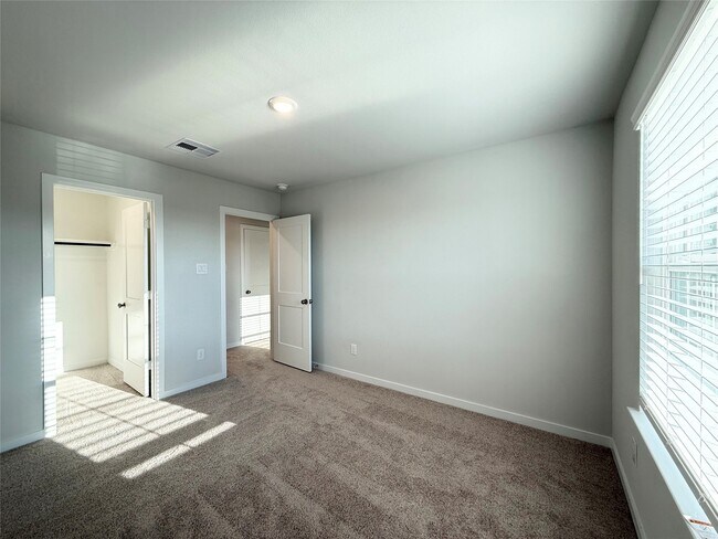 Building Photo - 3931 Flora Fld Dr