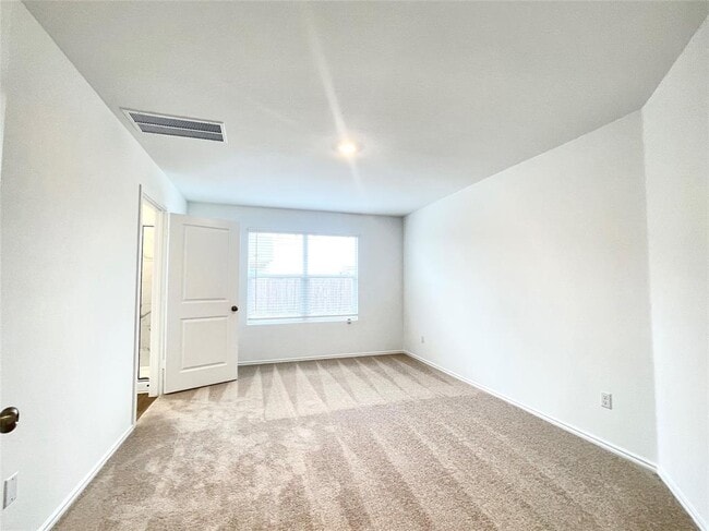 Building Photo - 305 Milliner Lp