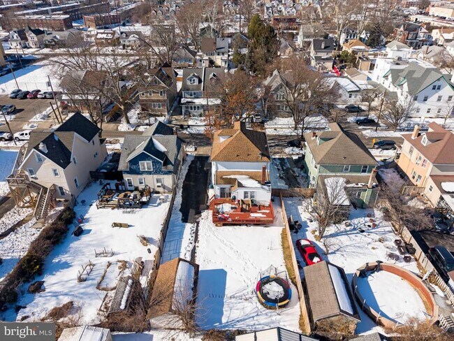 Building Photo - 233 Melrose Ave