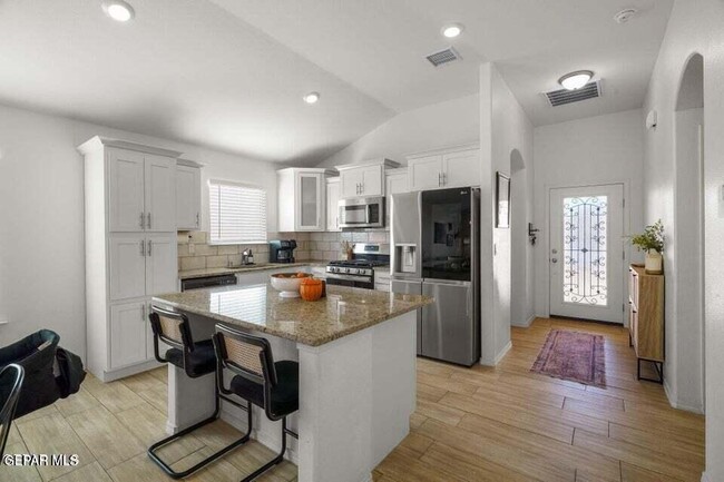 Building Photo - 15133 Composition Ave