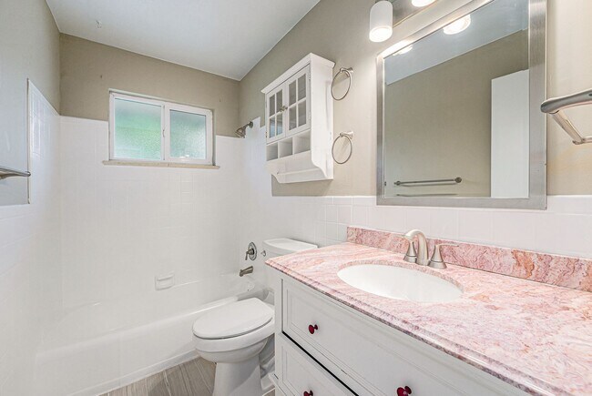 Building Photo - AVAILABLE FOR IMMEDIATE MOVE IN
