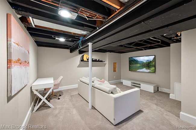 Building Photo - 4420 Elmwood Ave